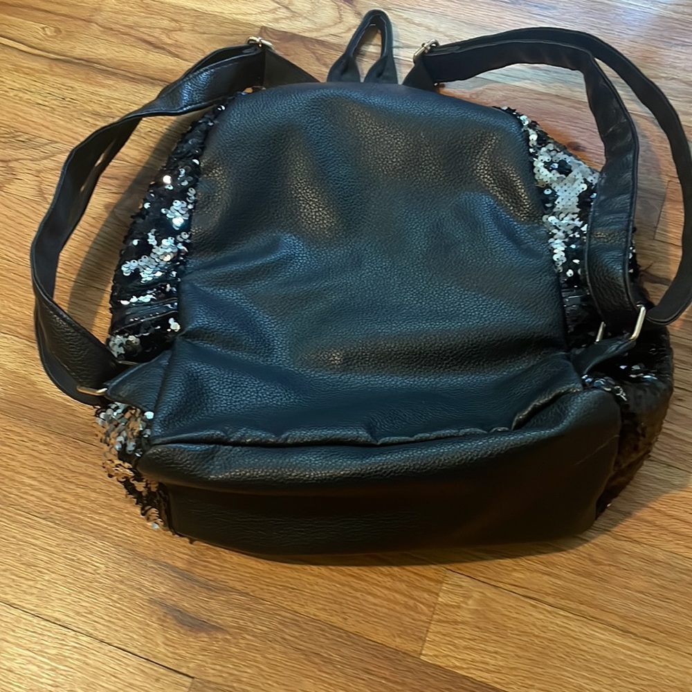Backpack - Picture 6 of 6